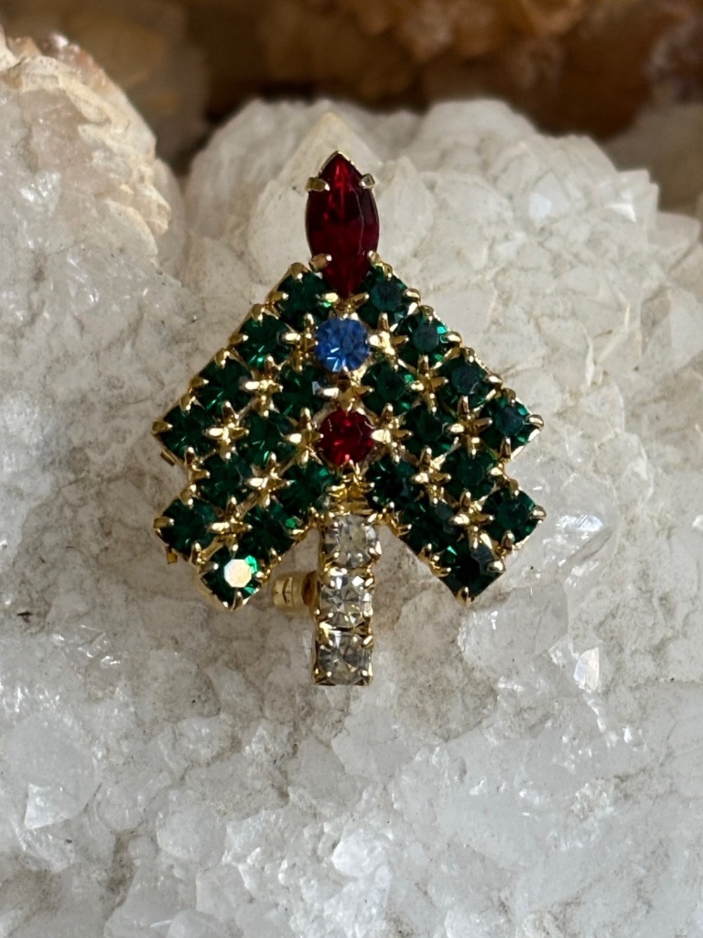 Vintage Unsigned Rhinestone Christmas Tree Brooch Pin Mid Century Gold Tone